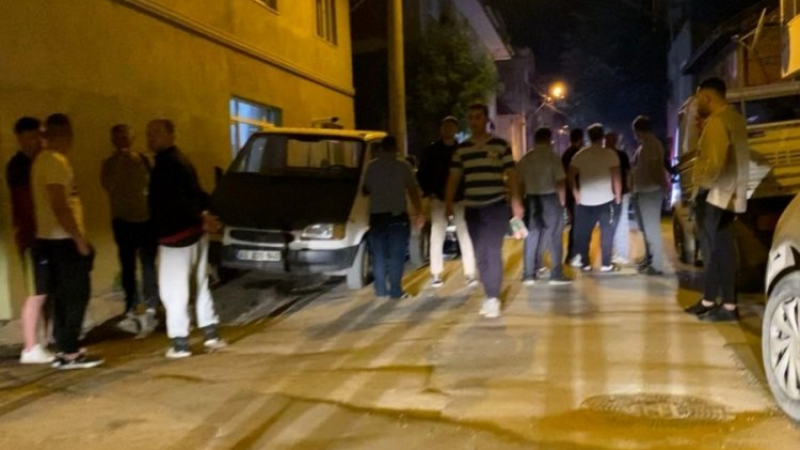 Bursa'da baltalı adam dehşeti; Önce etrafa sonra polislere saldırdı