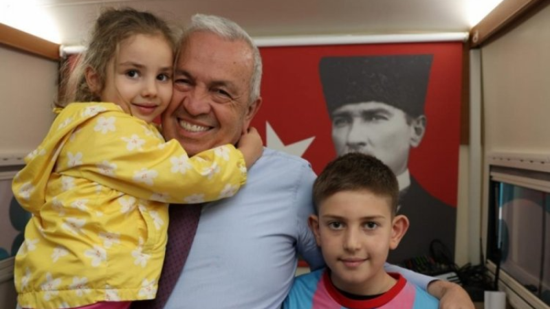 Bursa'da Başkan Özdemir halkla iç içe yaşıyor!