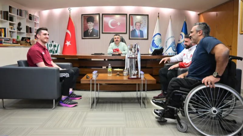 Bursa'da Başkan Yılmaz şampiyonları ağırladı!