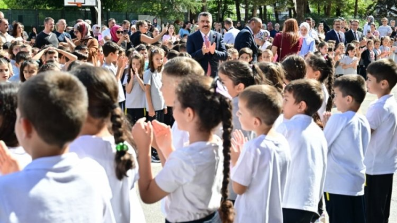 Bursa'da Başkan Yılmaz'dan öğrencilere...