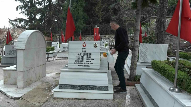 Bursa’da bayram öncesi şehitlikte hüzün var!