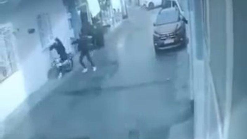 Bursa'da bekçi, şüpheliyi uçarak yakaladı