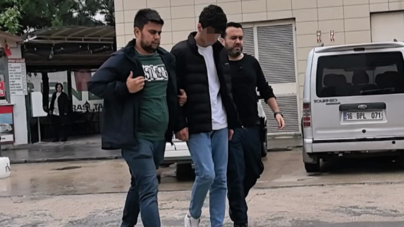 Bursa'da bıçakla şaka hastane ve karakolda bitti