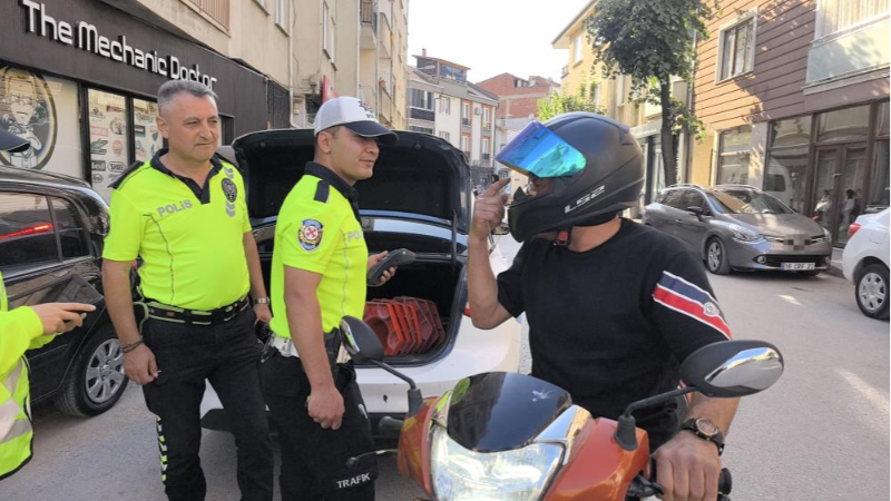Bursa'da bir kask hikayesi; Polislere teşekkür etti