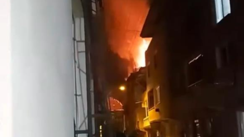 Bursa'da bir mahalleyi ayağa kaldıran yangın!