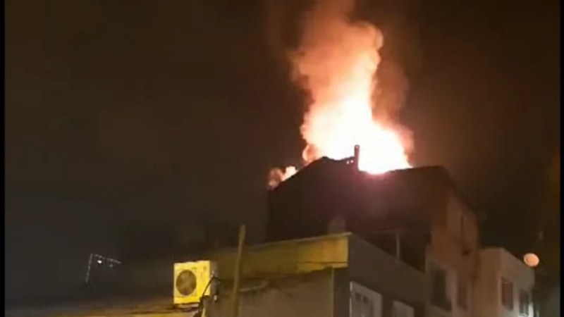 Bursa'da bir mahalleyi sokağa döken yangın