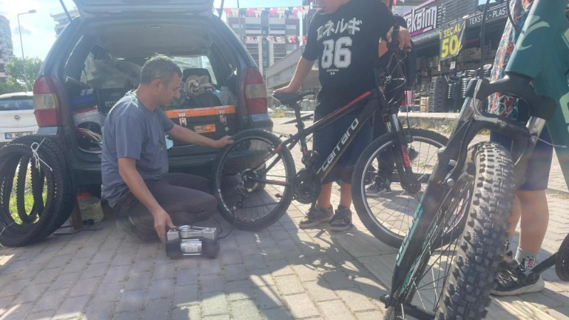 Bursa'da böyle tamirci görülmedi; Ayağa hizmet...