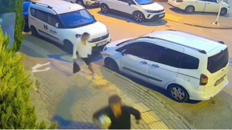 Bursa'da bu gençler araçlara böyle zarar verdi!