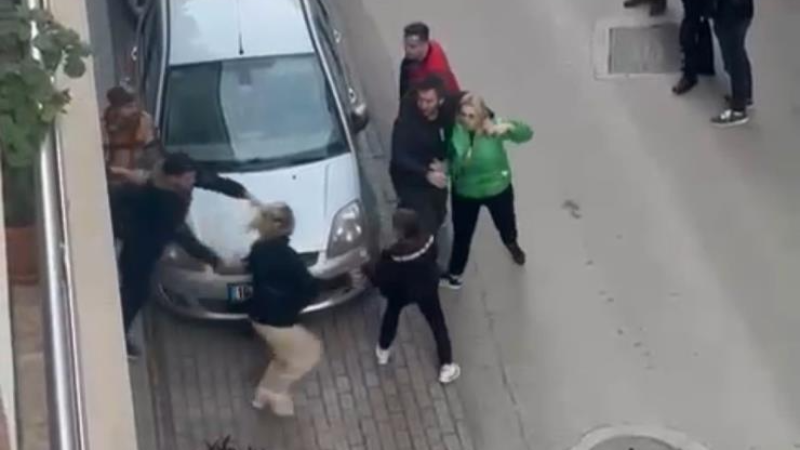 Bursa'da bu kez erkekler değil kadınlar kavgaya tutuştu!