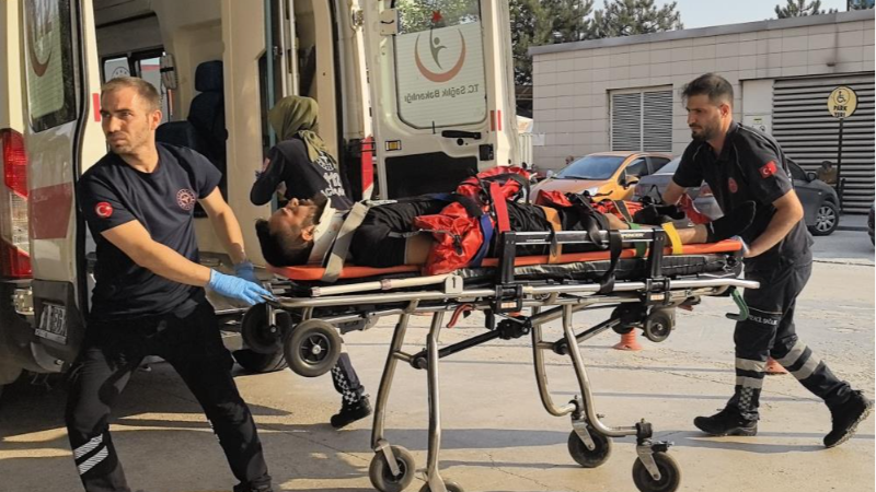 Bursa'da çatı çöktü: Ağır yaralı var
