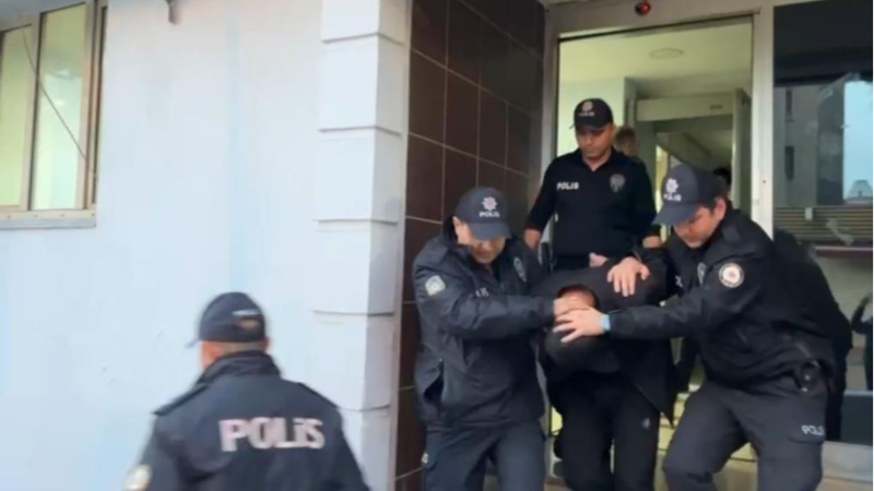 Bursa'da cephanelik gibi ev! Aranan şahsa baskın...