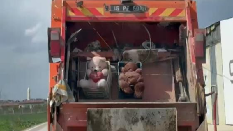 Bursa'da daha önce böyle bir çöp kamyonu hiç görmediniz!