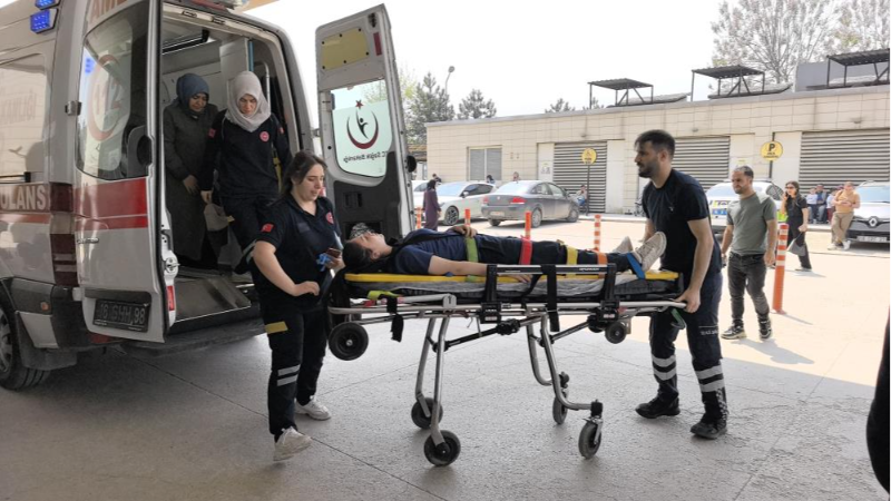 Bursa'da depremden kaçmaya çalışan çocuk merdivenden düştü