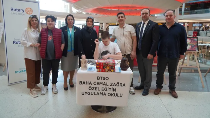 Bursa'da dikkat çeken sergi; Bravo sana Kerem...