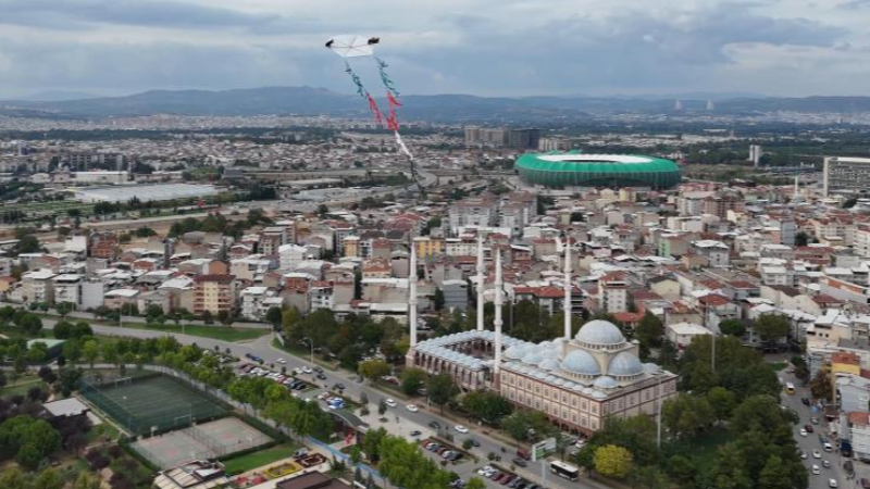 Bursa'da dikkat çeken uçurtma!