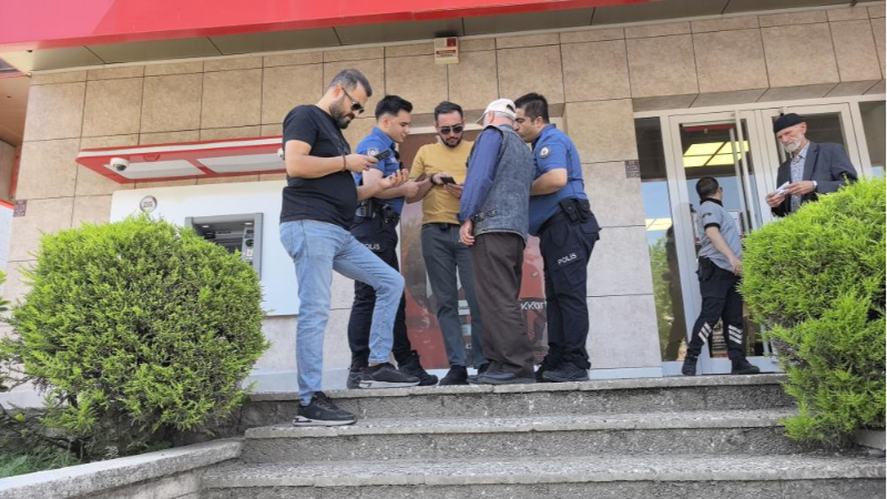 Bursa'da dolandırıcıların oyununu polis ekipleri bozdu!