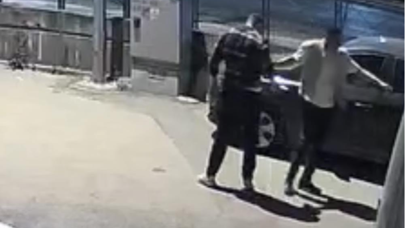 Bursa’da eğlence mekanında silahlar konuştu