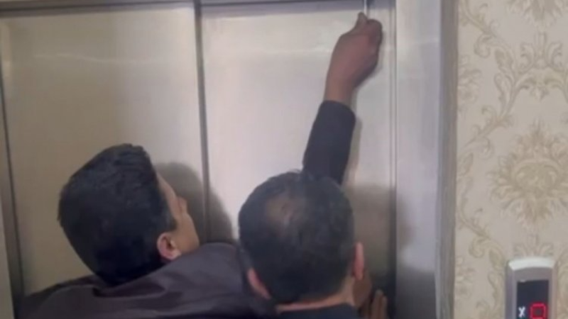 Bursa'da eğlenmeye gittiler asansör kabusu yaşadılar...