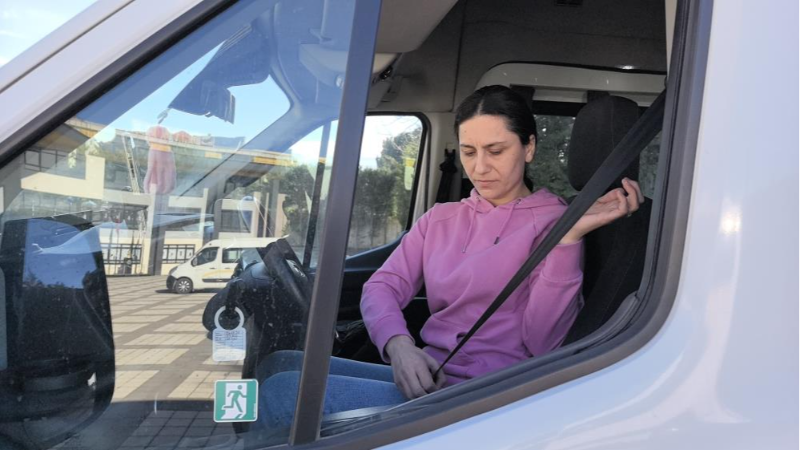 Bursa'da ekmeğini işte böyle kazanan fedakar bir kadın!