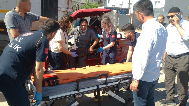 Bursa'da elektrikli motosiklet tır dorsesine çarptı: 1 yaralı