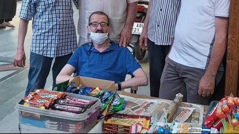 Bursa'da engelli satıcının bu kez yüzü güldü