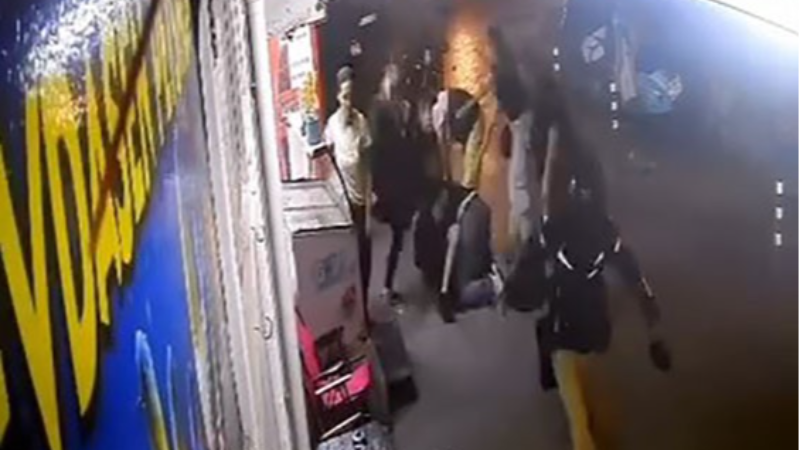 Bursa'da erkek kavgasına kadın da dahil oldu!