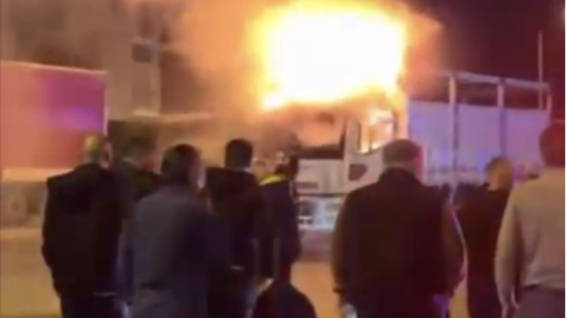 Bursa'da esrarengiz olay; Kamyonunu ateşe verdi...