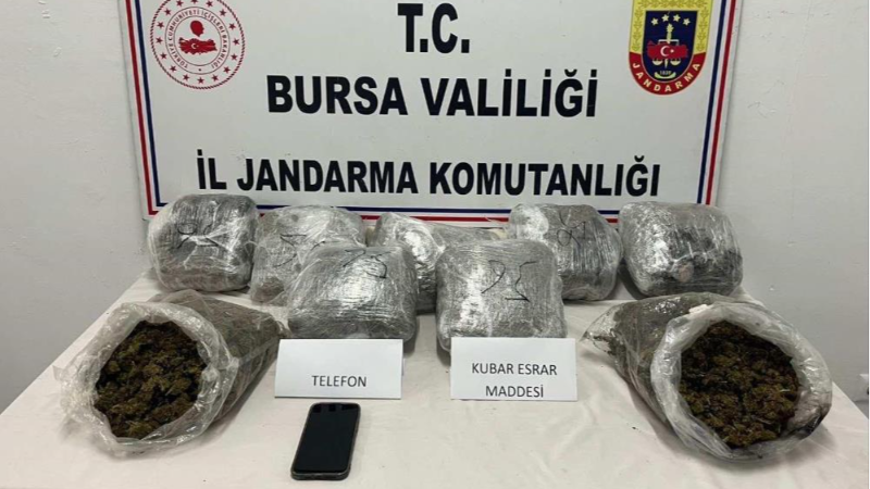 Bursa'da eve baskın yapıldı bakın neler çıktı!