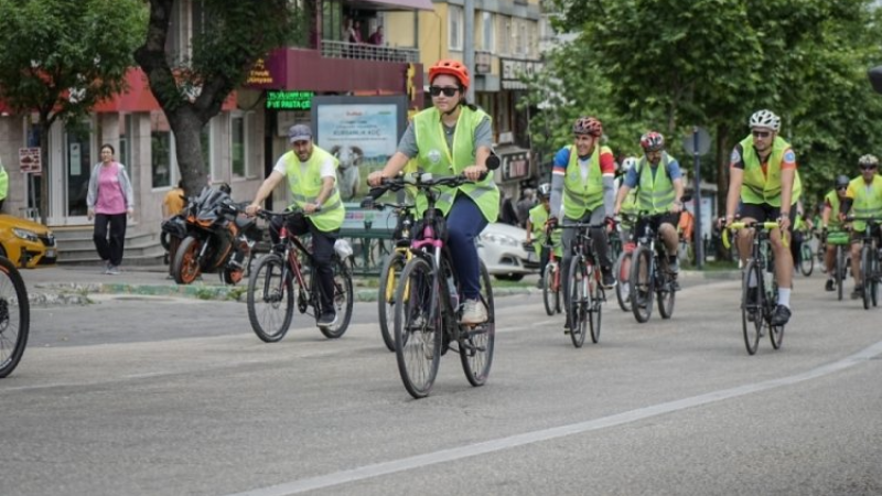 Bursa'da farkındalık için pedal çevirdiler