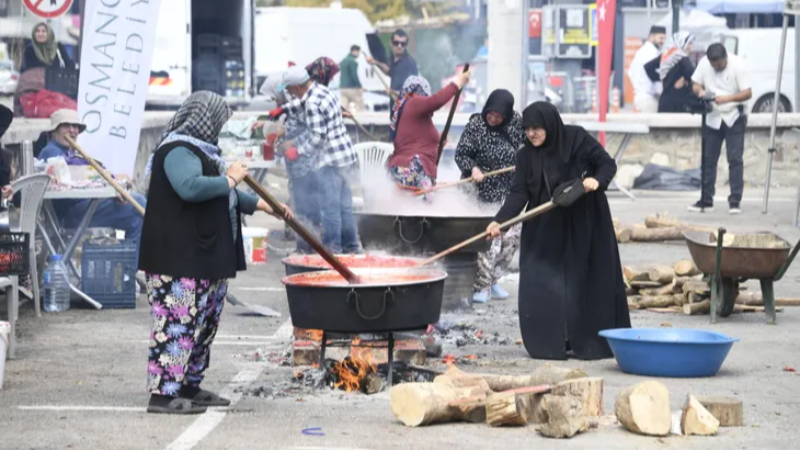 Bursa'da farklı bir proje; “Malzemeler Bizden Salça Yapması Sizden”