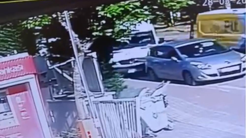 Bursa'da feci kaza; Araca çarpmak istemedi ama....