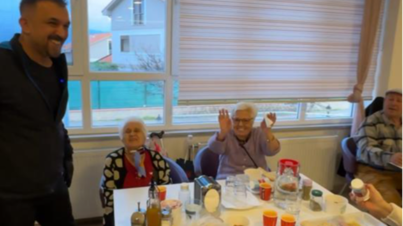 Bursa'da Fenomen Ciğerci'den  huzurevi sakinlerine ziyafet