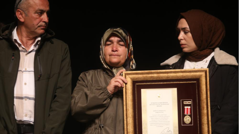 Bursa'da gazi ve şehit yakınlarına iftihar madalyaları verildi