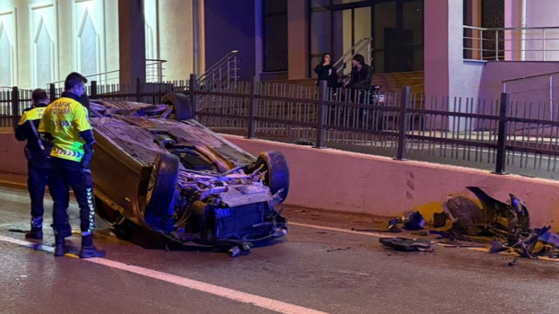 Bursa'da gece yarısı feci kaza; 3 yaralı...