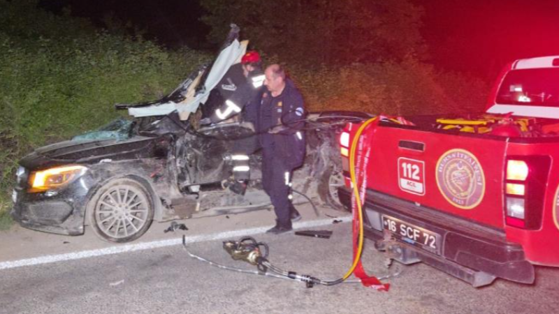 Bursa'da gece yarısı korkunç kaza; 3 ölü, 1 yaralı