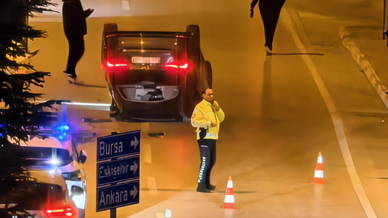 Bursa'da gece yarısı korkutan kaza; Takla attılar...