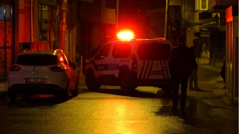 Bursa'da gece yarısı ortalık fena karıştı; 1'i ağır 3 yaralı