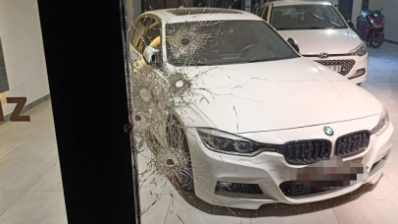 Bursa'da gece yarısı silah sesleri; Oto galeriye saldırdılar...