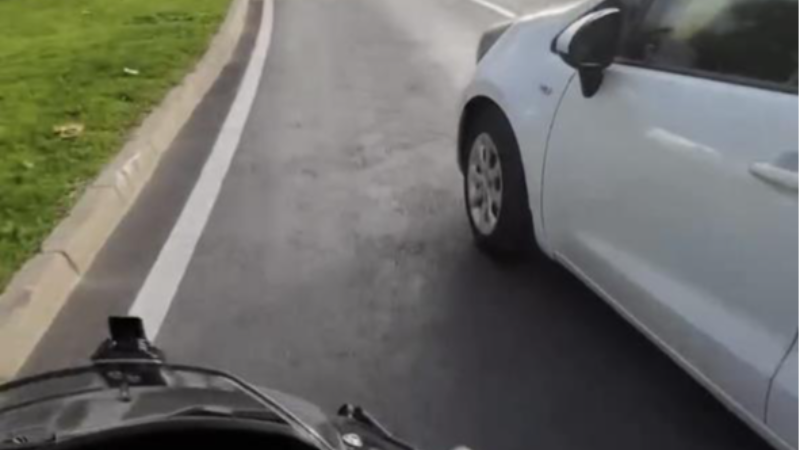 Bursa'da gergin anlar; Aynayı parçaladı...