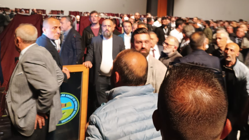 Bursa'da gergin genel kurul; Yeterli güvenlik olmayınca...