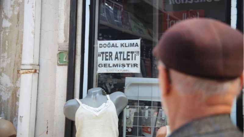 Bursa'da görenleri gülümseten afiş!