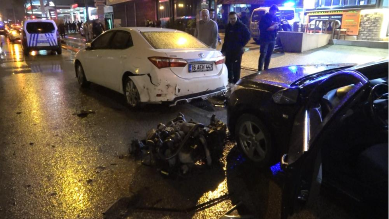 Bursa'da görevini yapan polise kamyonet çarptı