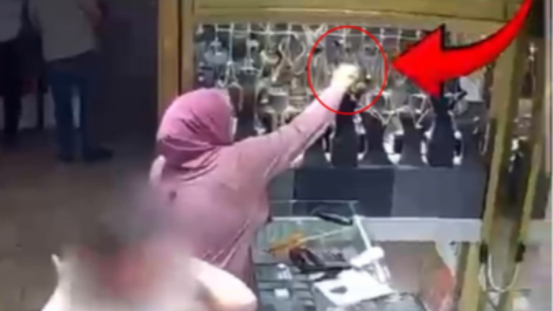 Bursa'da göz göre göre altınları çaldılar