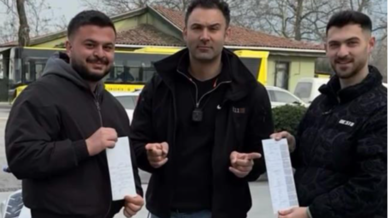 Bursa'da gülümseten anlar; Cezayı yediler, fotoğraf çektirdiler...