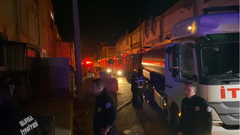 Bursa'da hareketli dakikalar; Korkutan yangın...