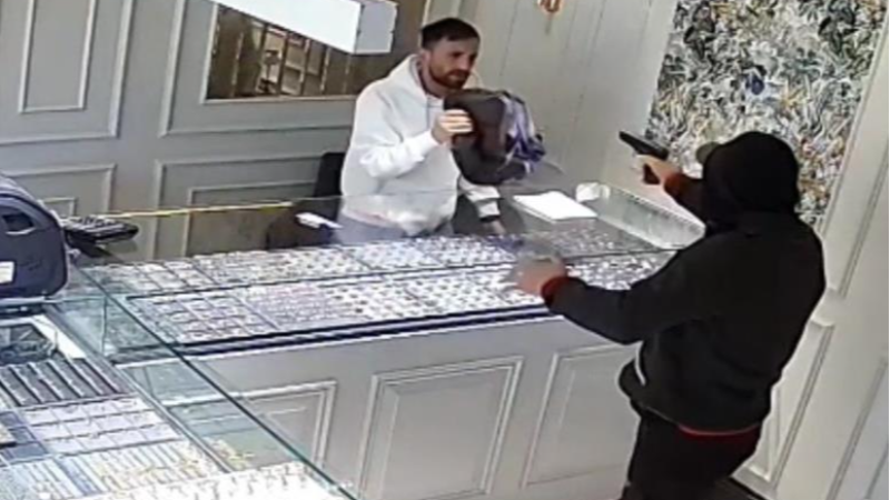 Bursa'da hareketli dakikalar; Kuyumcuya ateş açtılar...
