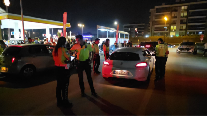 Bursa'da hareketli gece; Aracını bırakıp kaçtı