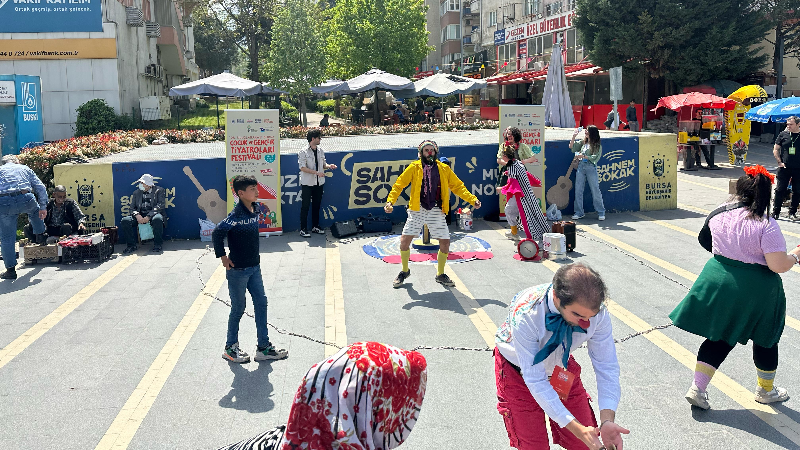 Bursa'da her yer tiyatro sahnesi!