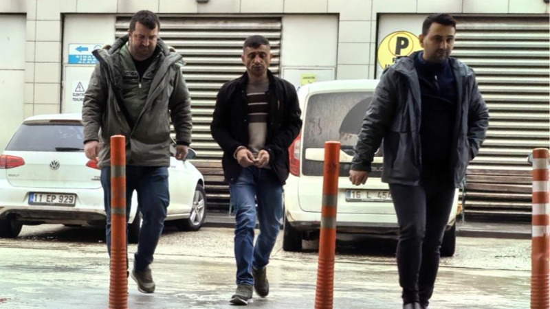 Bursa'da hırsızlık suçundan aranan şahıs yakayı ele verdi