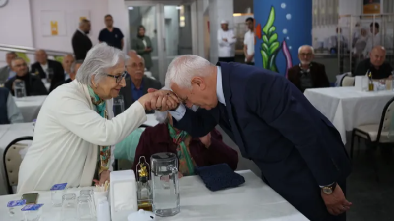 Bursa'da huzurevinde duygusal anlar!